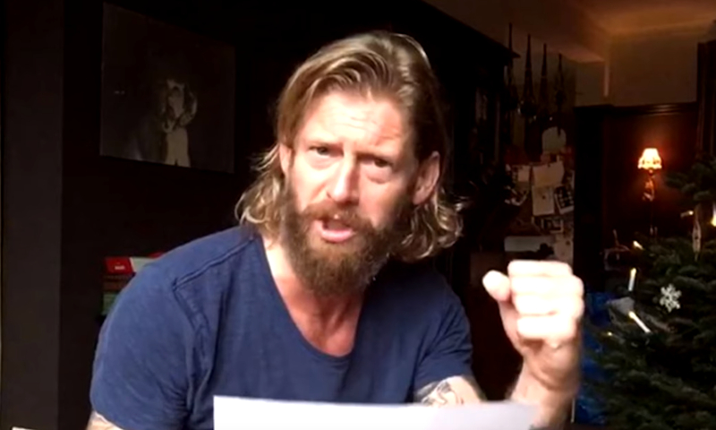 Björn van der Doelen brengt ode aan het bier // Screenshot Youtube